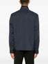 chaqueta con placa de logotipo